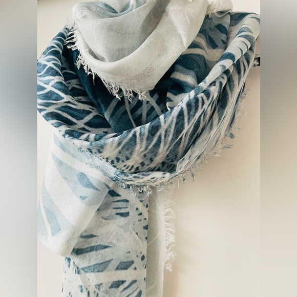TILO Scarf Cashmere & Modal beautiful blue blend. Never worn. Ultra soft. - Picture 3 of 12